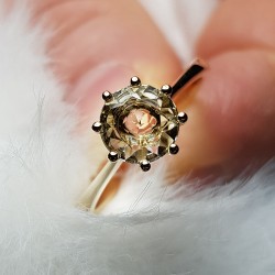 Złoty pierścionek z akwamarynem