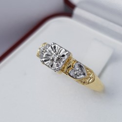 Złoty pierścionek z diamentami 